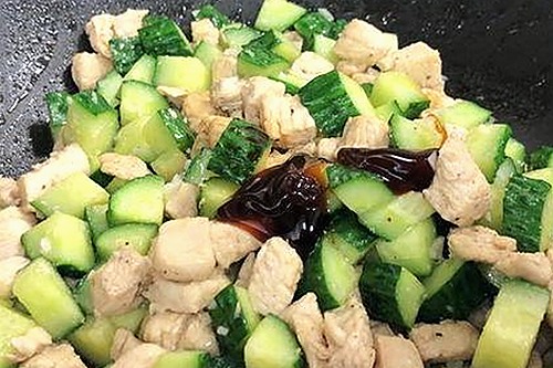 校园大赛热潮背后的冷思考：精彩与争议齐飞