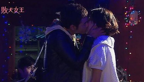 黄姓男艺人曝光与幕后故事：网络门事件引发娱乐圈新一轮热议